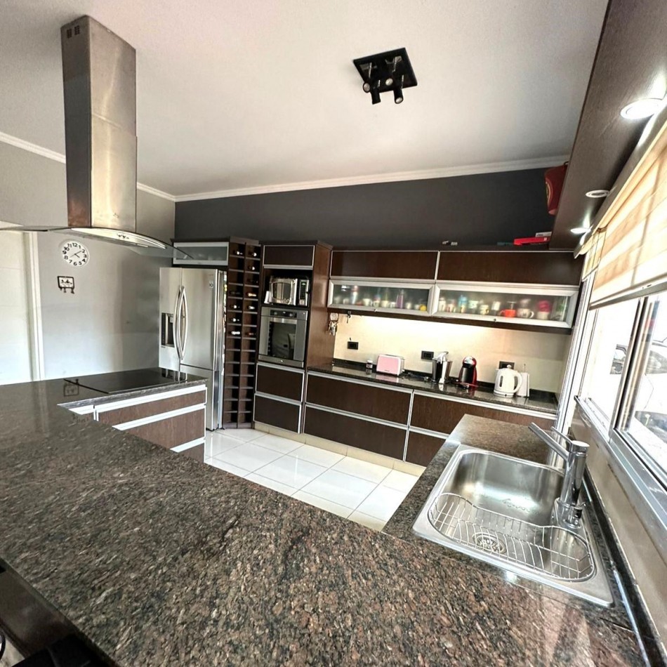 INCREIBLE CASA DE TRES DORMITORIOS